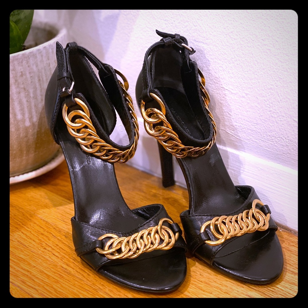 Never Worn Balenciaga Chain Strap Pumps